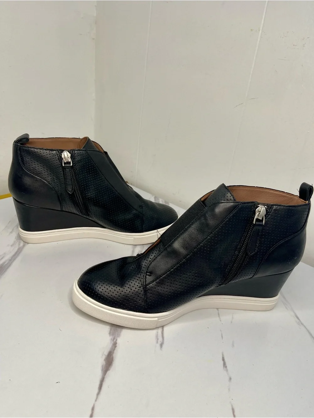 Linea Paolo Shoes Womens 7 M Black Anna Leather Wedge Ankle Boot Zip Comfort